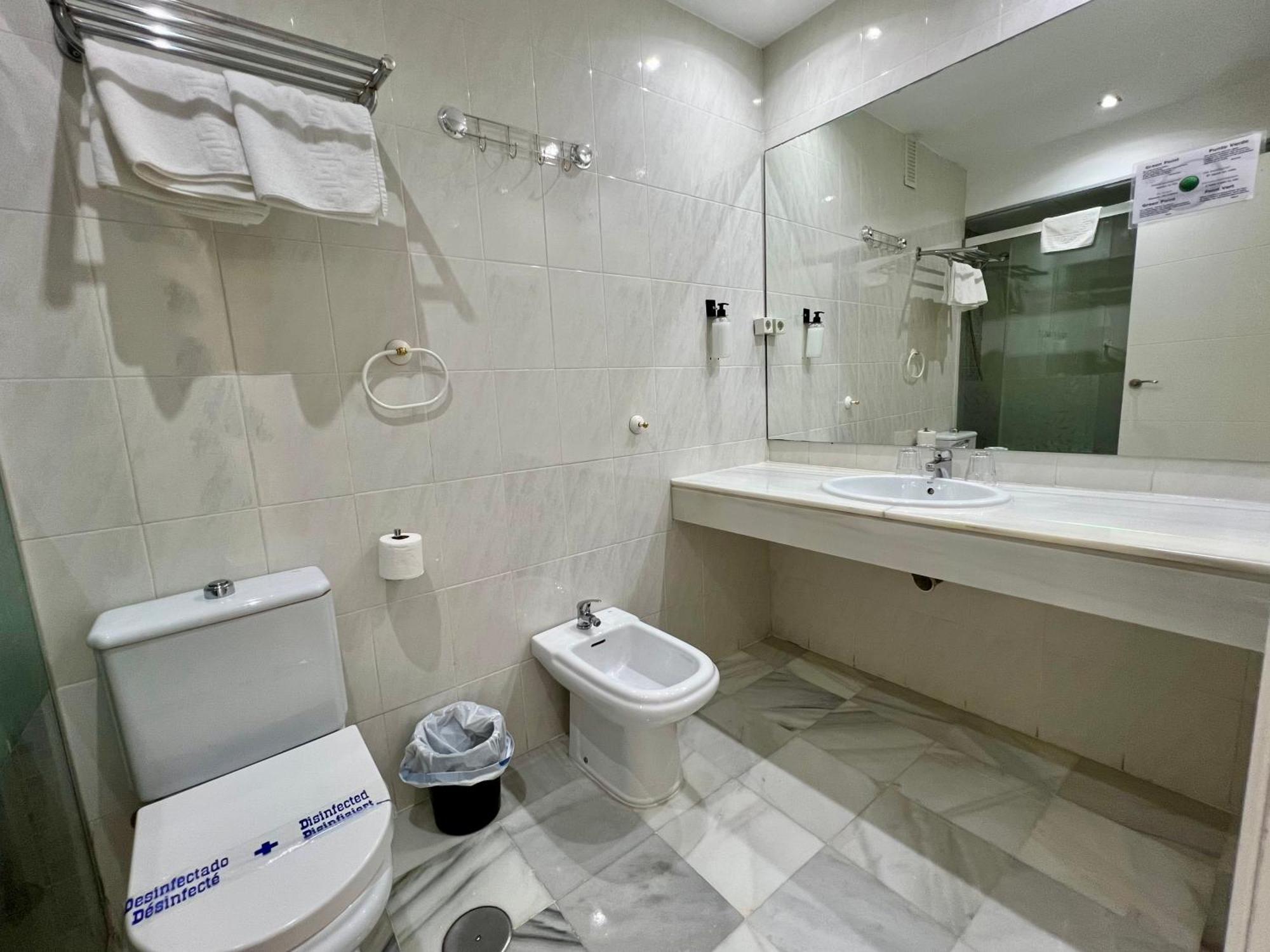 Apartamentos Turisticos Imar Cádiz Exterior photo